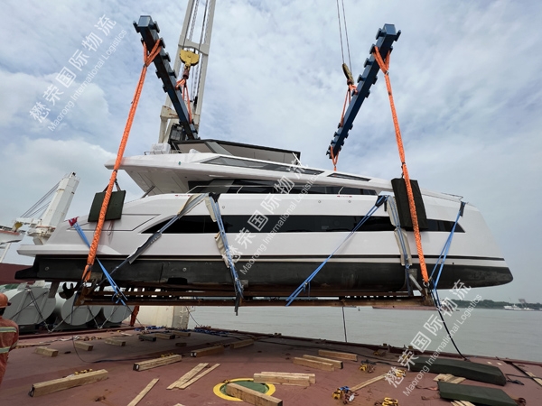 Oceanwalker 52&62 ft Monohull, 60 ft Catamaran
